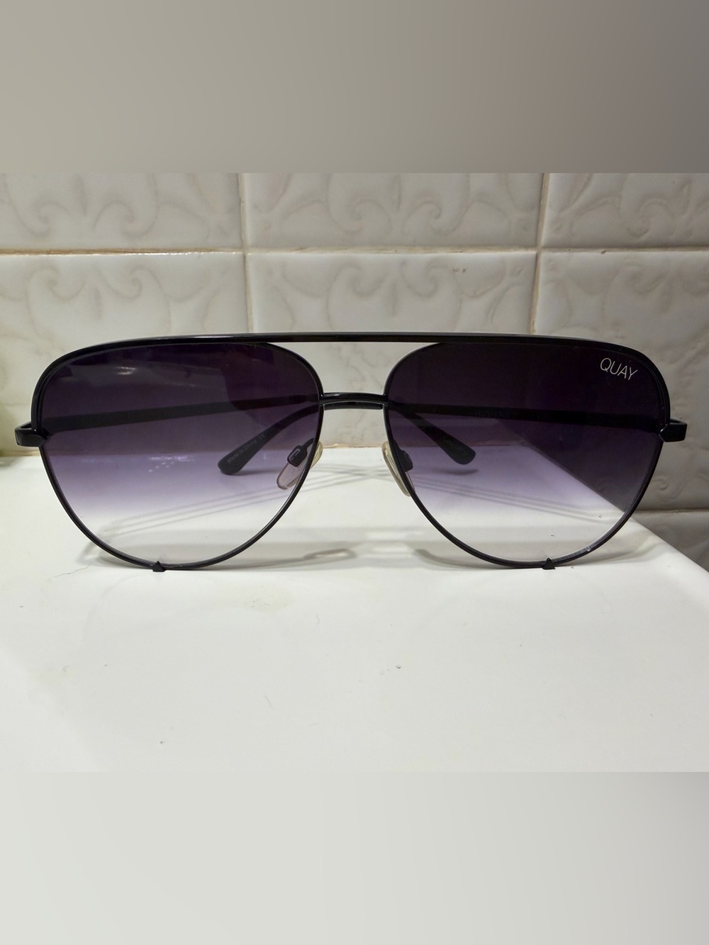Quay Australia Aviator Sunglasses in Black gradient